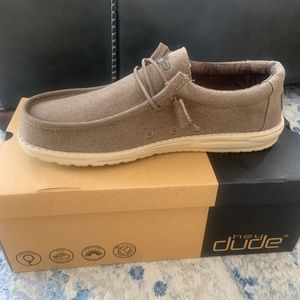 BRAND NEW Hey dudes men size 9